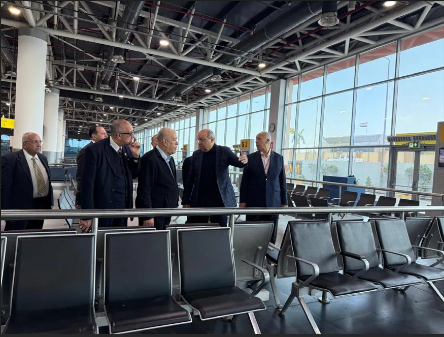 مطار القاهرة يودع بطاقات الجوازات الورقية لتسهيل سفر الركاب