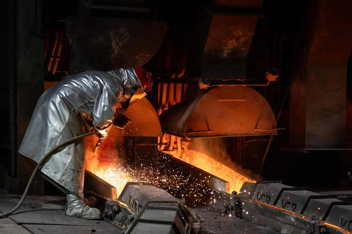 تراجع النحاس في لندن وسط مخاوف جيوسياسية وتذبذب أسعار النفط