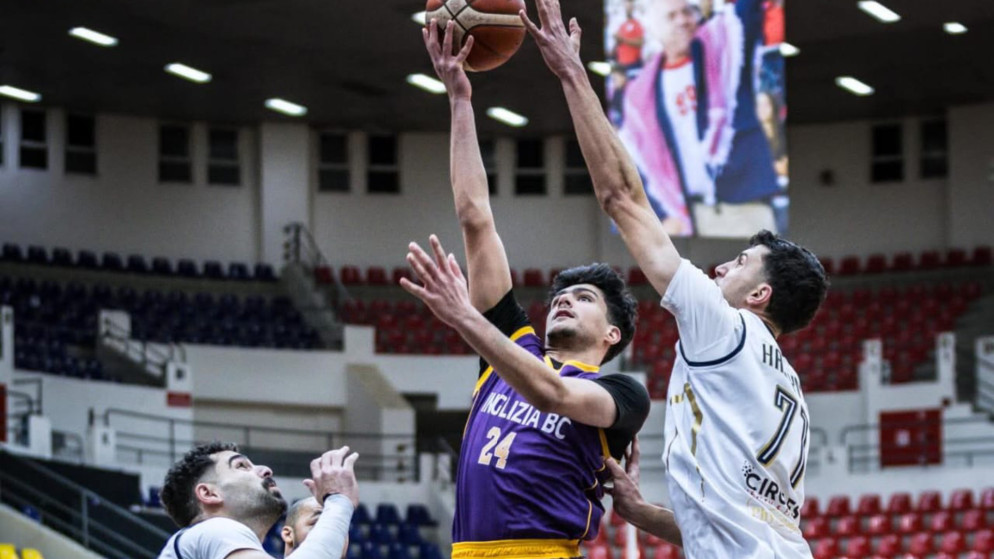 الانجليزية يقتنص فوزا مثيرا على الجبيهة في دوري السلة