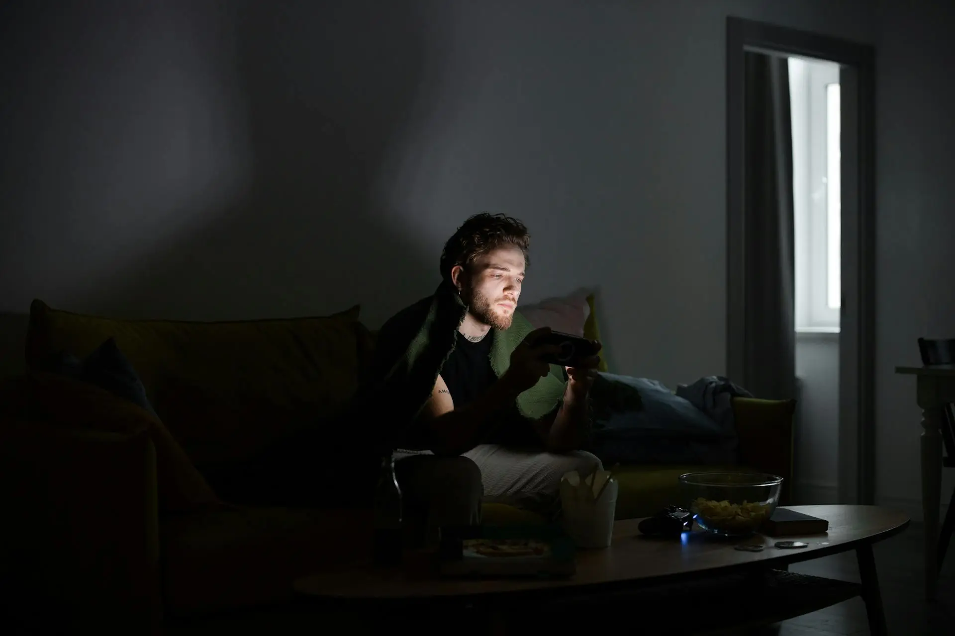 شريك عاطفي افتراضي: كيف يهدد الذكاء الاصطناعي الروابط الأسرية؟