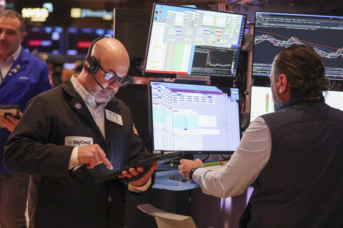 تذبذب الاسهم في وول ستريت وسط ترقب للمفاوضات الامريكية الايرانية