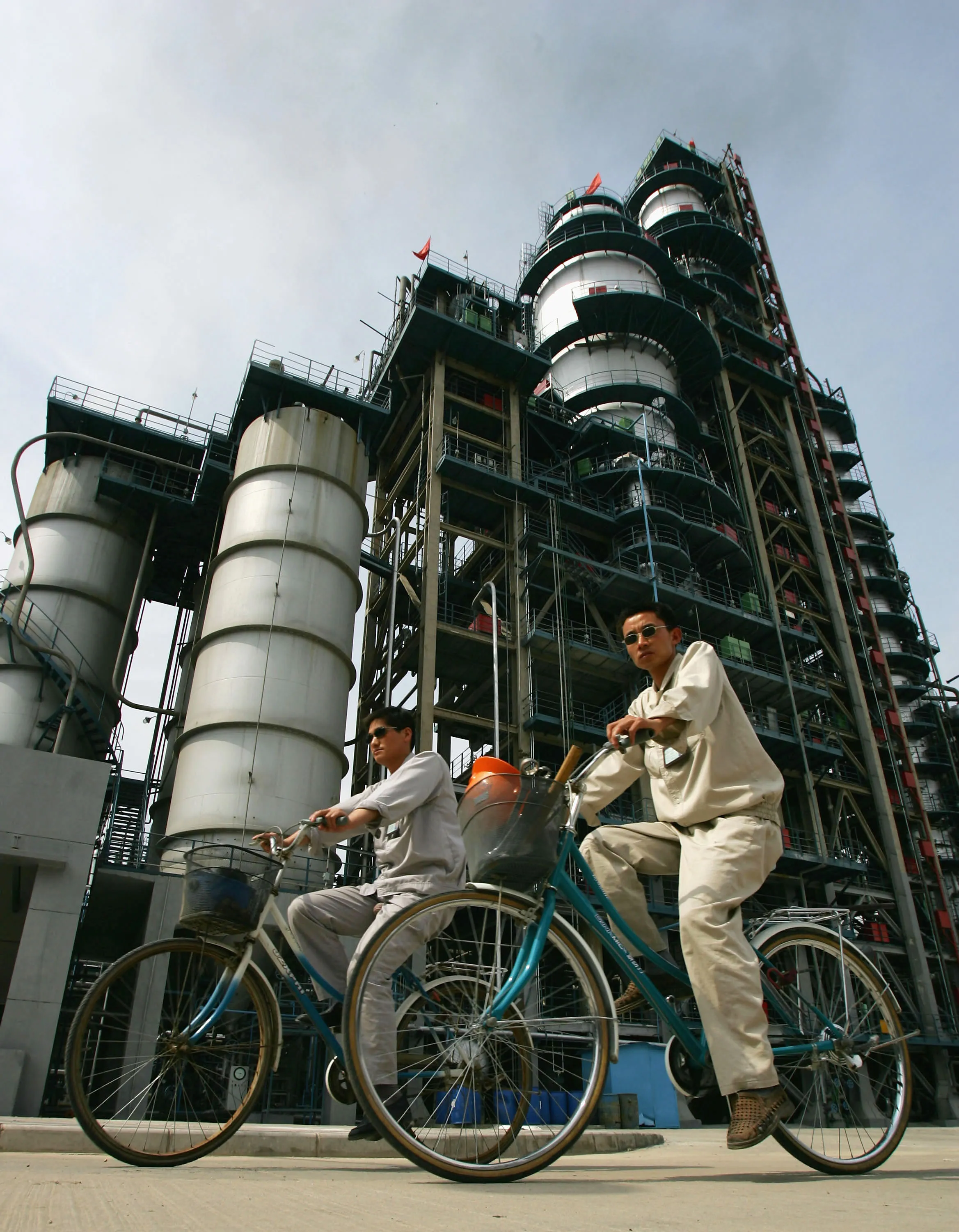 الصين تشتري النفط الايراني بسعر اعلى من برنت لاول مرة منذ سنوات