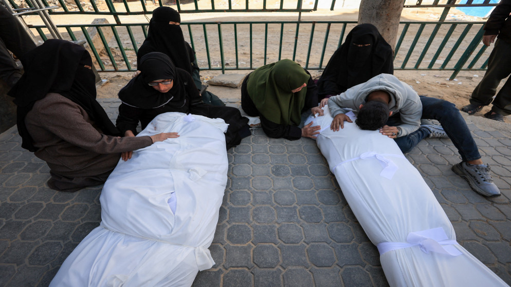 قتلى وجرحى بقصف اسرائيلي يستهدف مخيم البريج وخان يونس