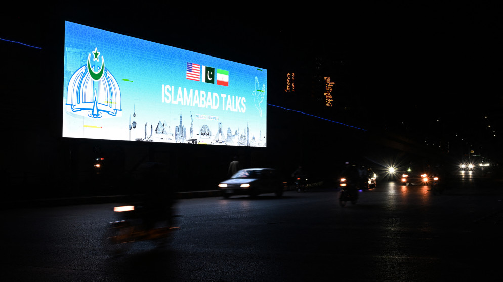 محادثات امريكية ايرانية في باكستان وتصعيد في هرمز