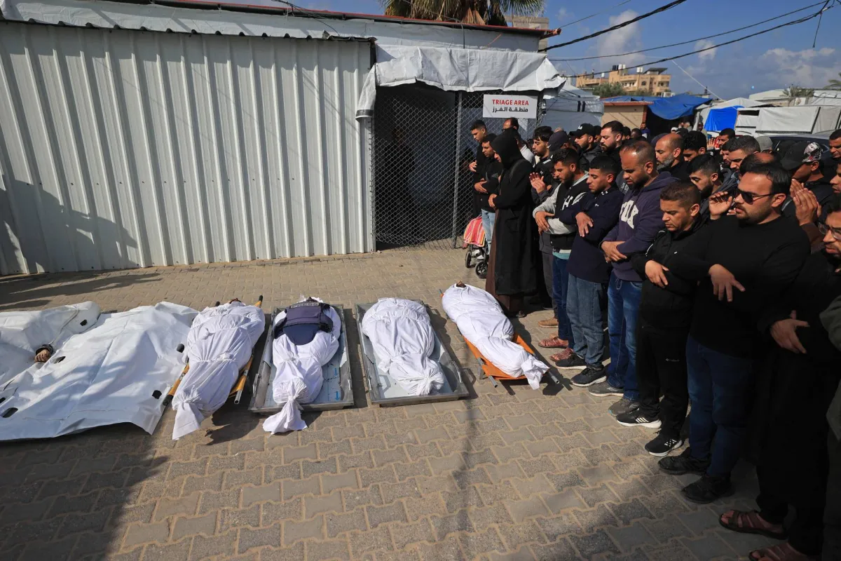 غارة إسرائيلية دامية تخلف قتلى وجرحى في قطاع غزة