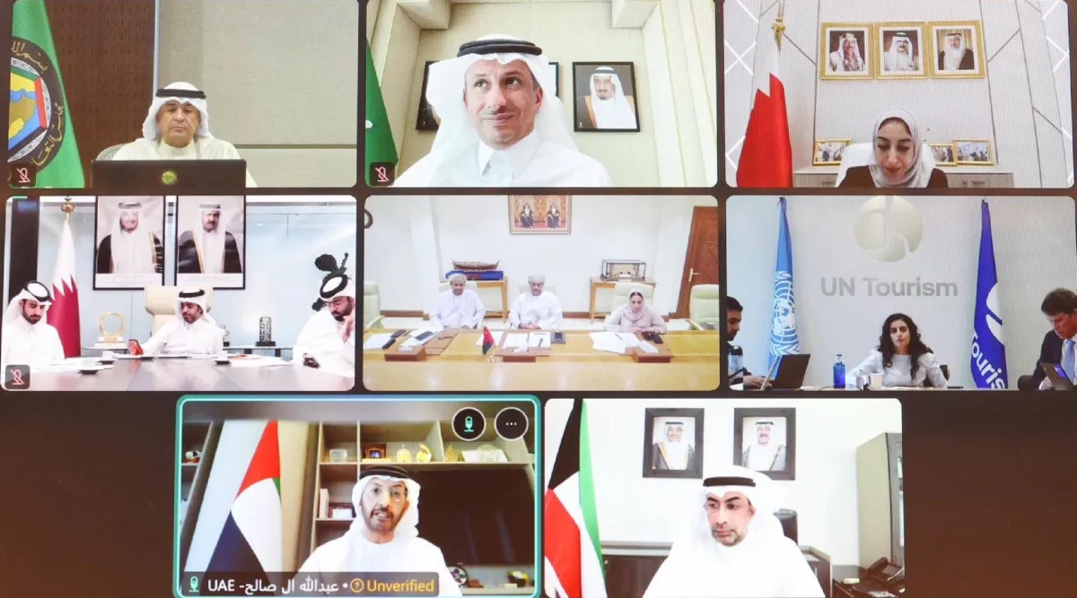 الخليج يؤكد: السياحة بخير واستقبال الزوار مستمر رغم التحديات