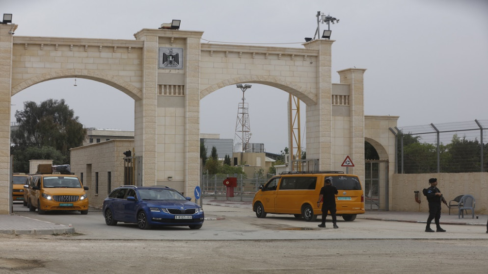 عبور كثيف على معبر الكرامة وتوقيف مطلوبين