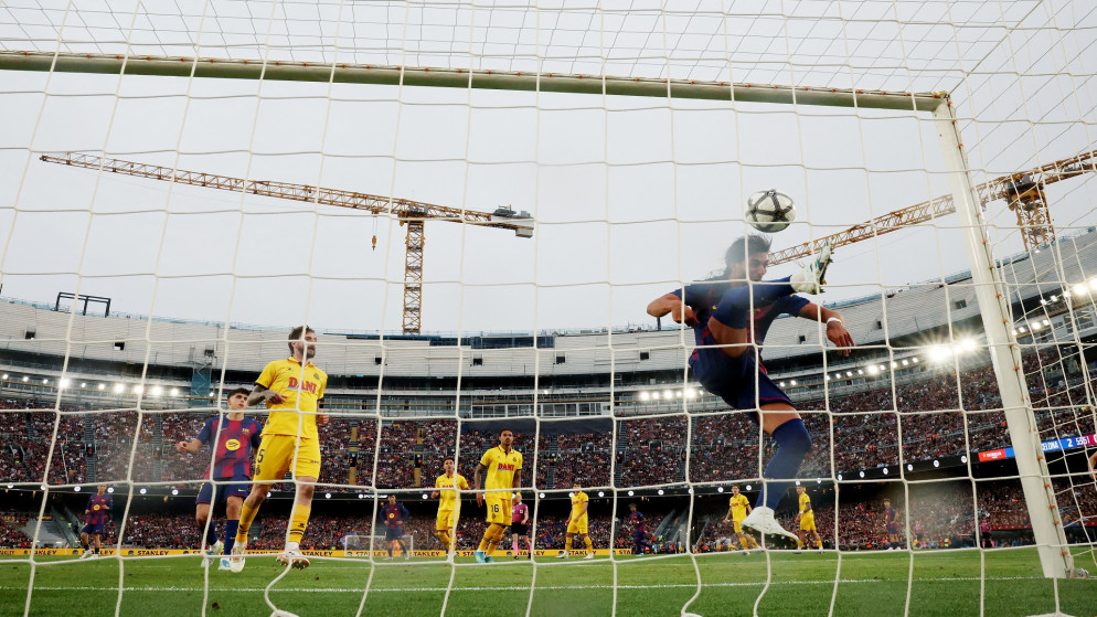 برشلونة يكتسح إسبانيول برباعية ويعزز صدارة الدوري الإسباني
