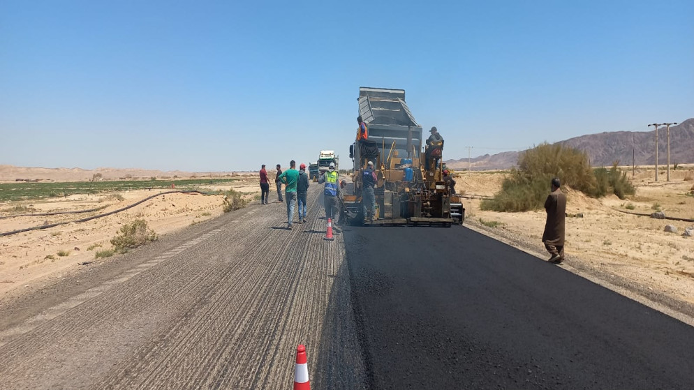 وزارة الاشغال تطلق حملة صيانة طريق وادي عربة لتعزيز السلامة المرورية