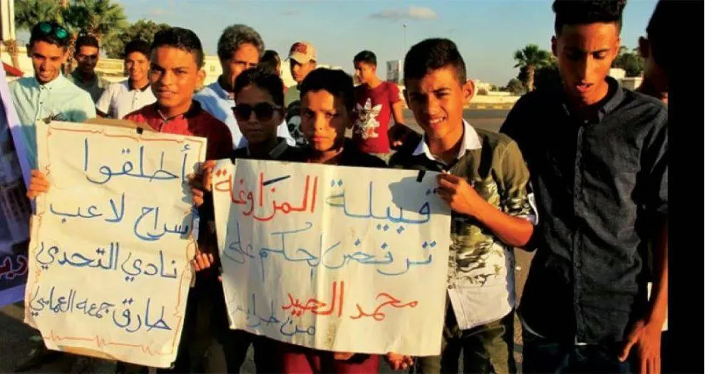 سجين ليبي يشعل قضية المحتجزين في إيطاليا باضراب وخياطة الفم