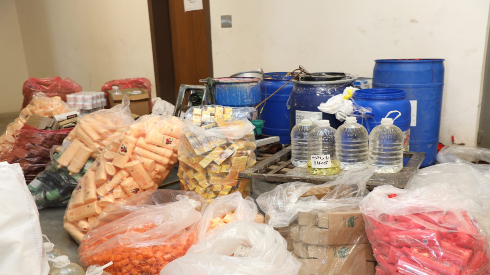 الجمارك الاردنية تضبط مشغلا غير مرخص لتصنيع مواد تجميل مقلدة