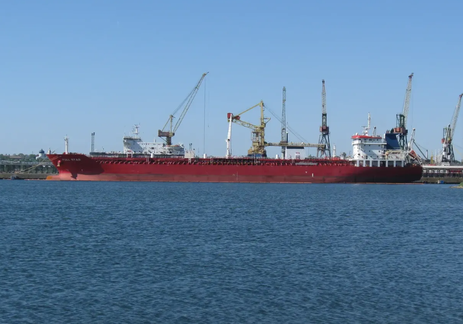 ناقلات نفط تعبر هرمز رغم الحصار الامريكي وواردات الصين تتأثر