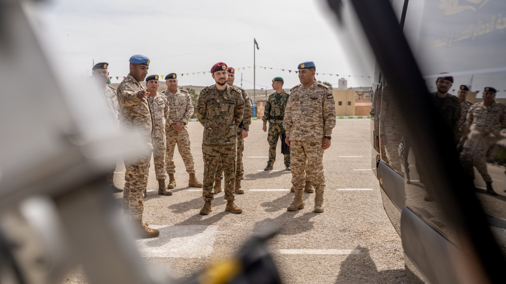 ولي العهد يتفقد سلاح الهندسة الملكي ويستعرض أحدث التقنيات