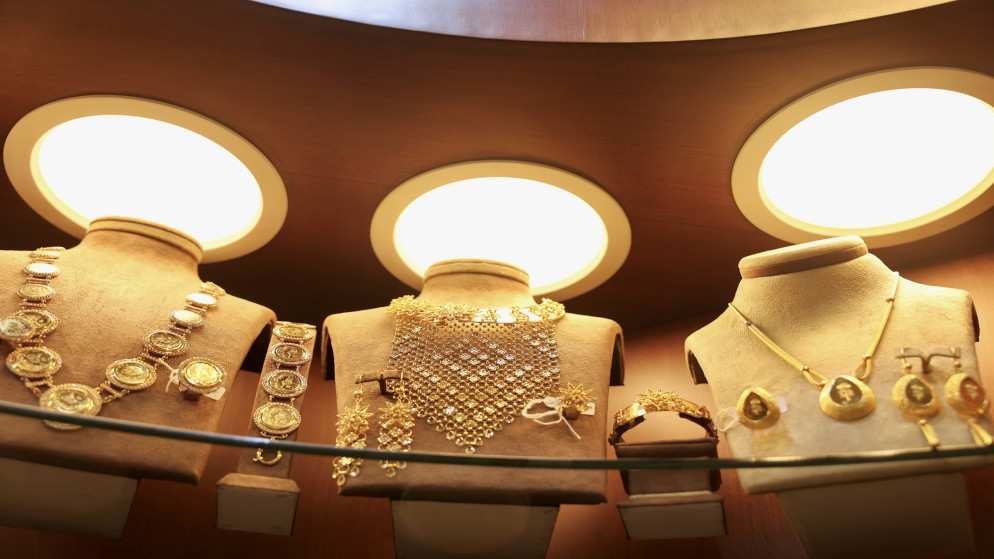 تراجع الذهب مع صعود الدولار وتفاؤل بمحادثات امريكية ايرانية