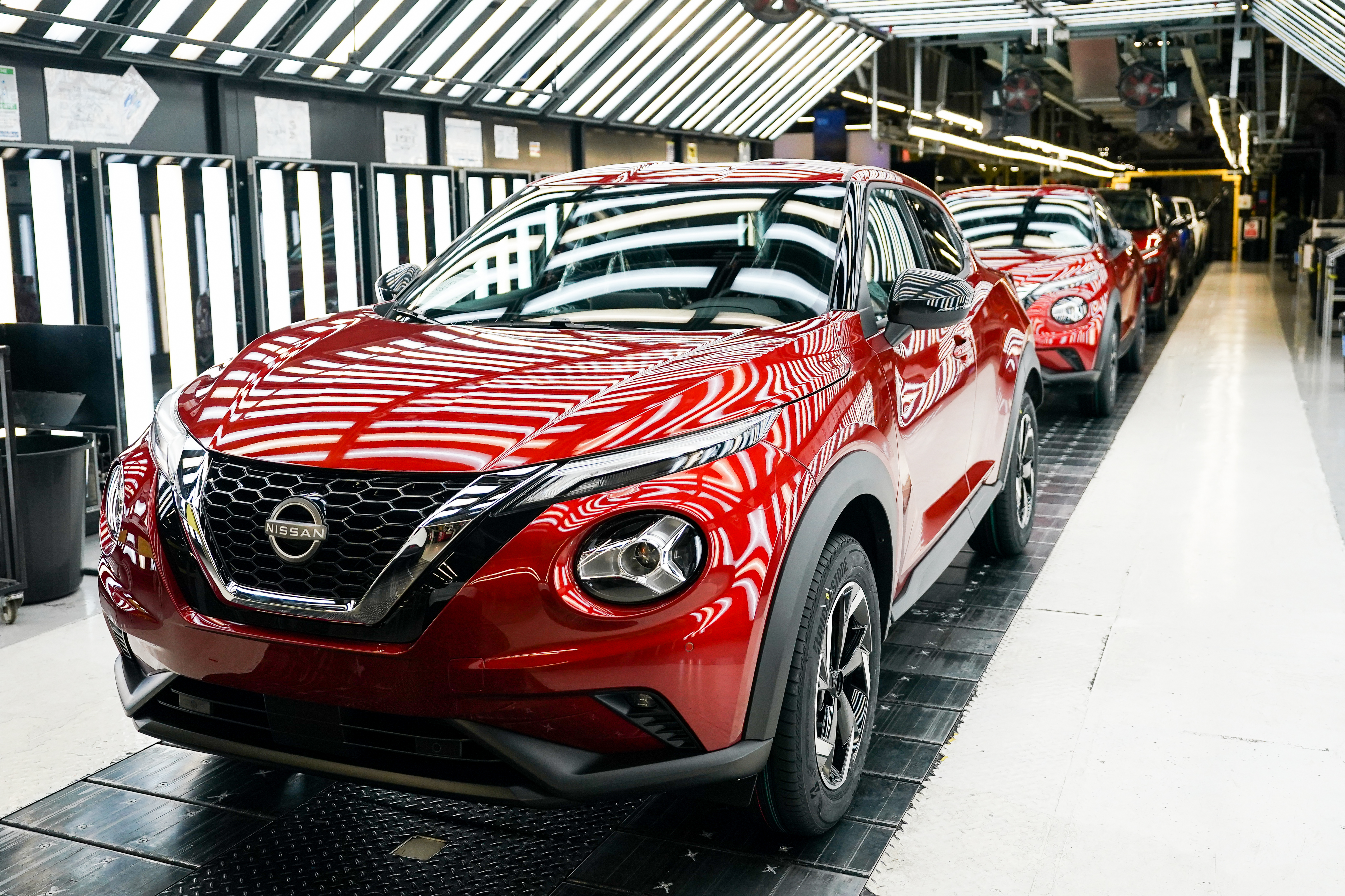 تراجع حاد في مبيعات السيارات بالشرق الاوسط.. حرب ايران تخفض طلب نيسان وستيلانتس