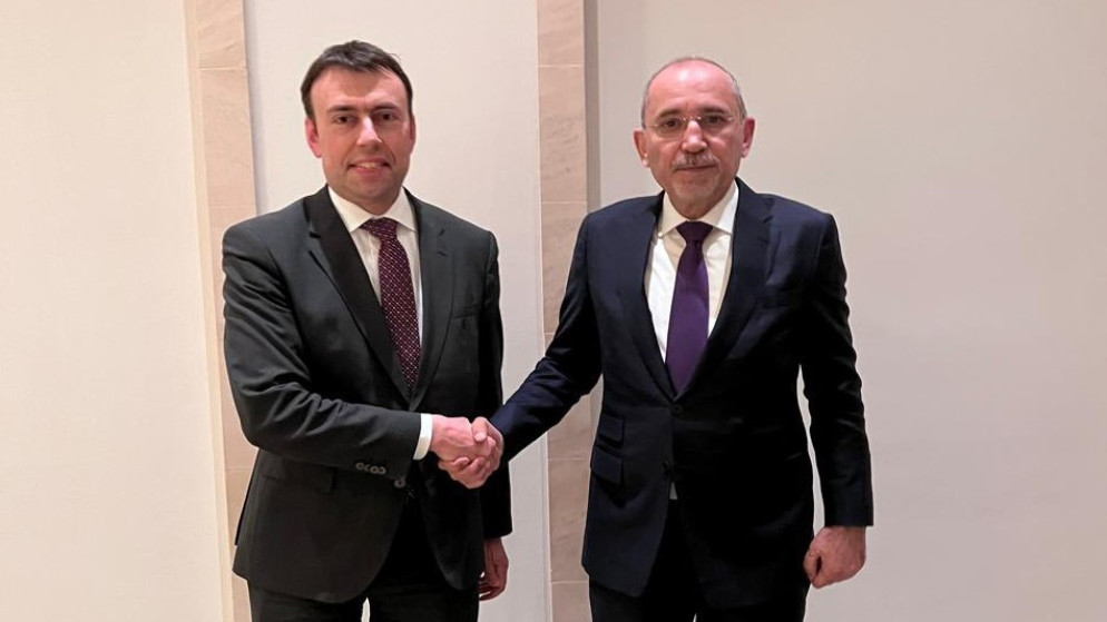 الصفدي يبحث العلاقات الثنائية مع مسؤولين المان في برلين