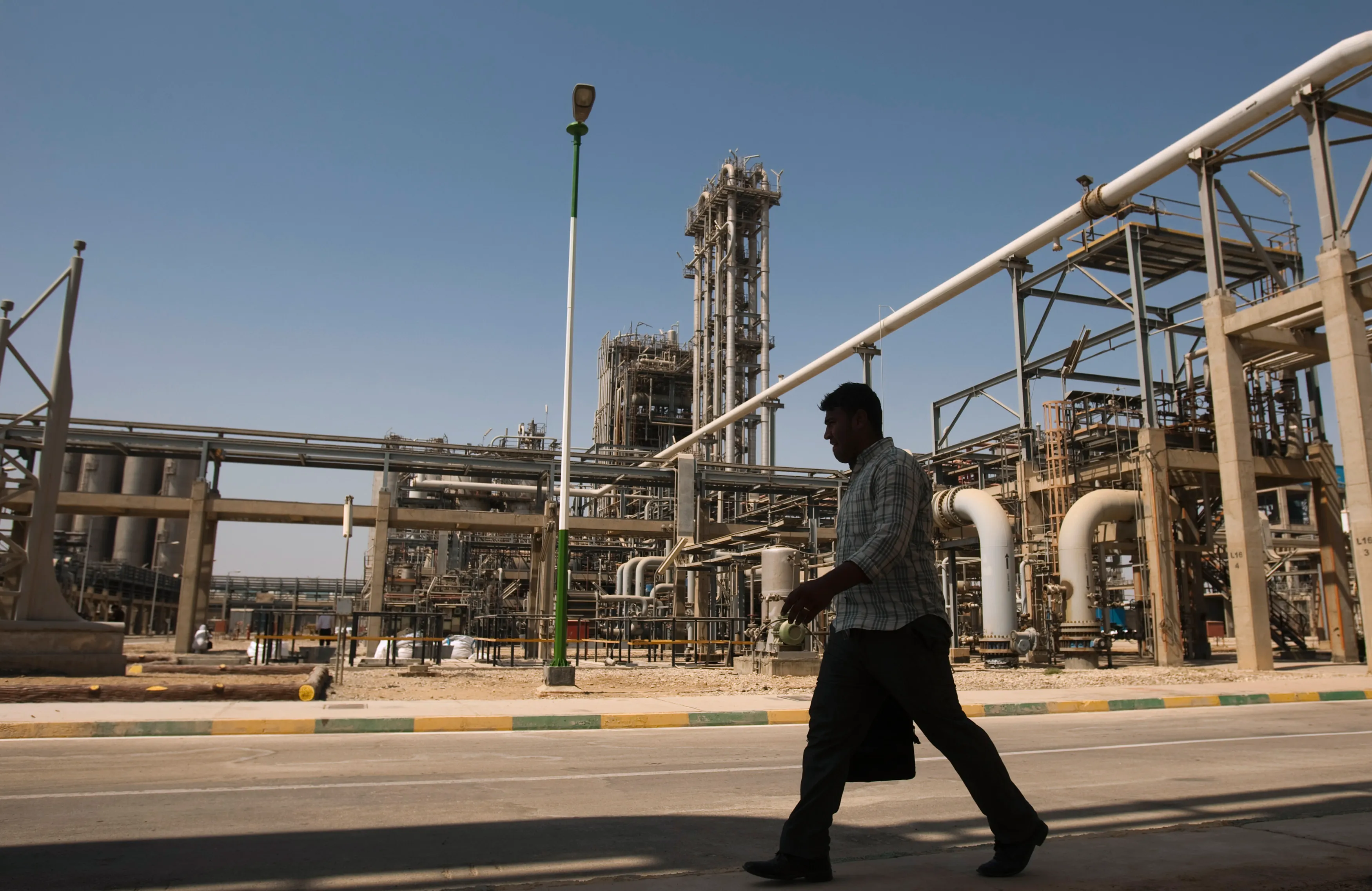 ايران توقف صادرات البتروكيماويات لتلبية احتياجات السوق المحلية