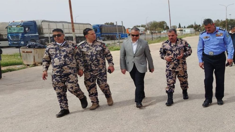 مدير الجمارك يوجه بتسريع الإجراءات في جمرك الكرامة