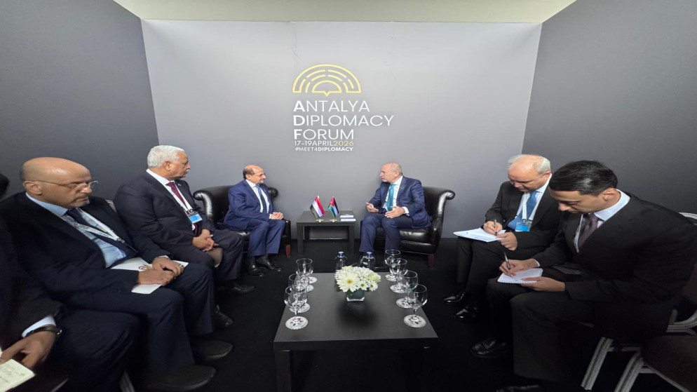 الصفدي يبحث التطورات مع رئيس الوزراء ووزير الخارجية اليمني في انطاليا