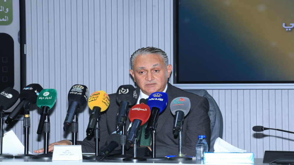 وزير البيئة يعلن حملة تفتيش اسبوعية للنظافة في البحر الميت