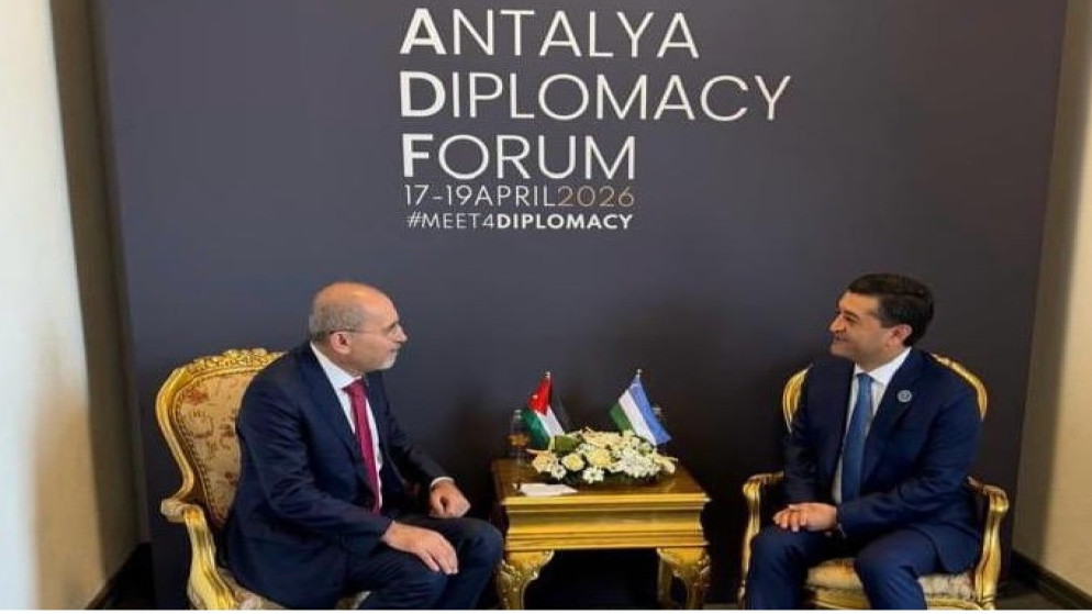 الصفدي يبحث التعاون الثنائي مع اوزبكستان واذربيجان في انطاليا