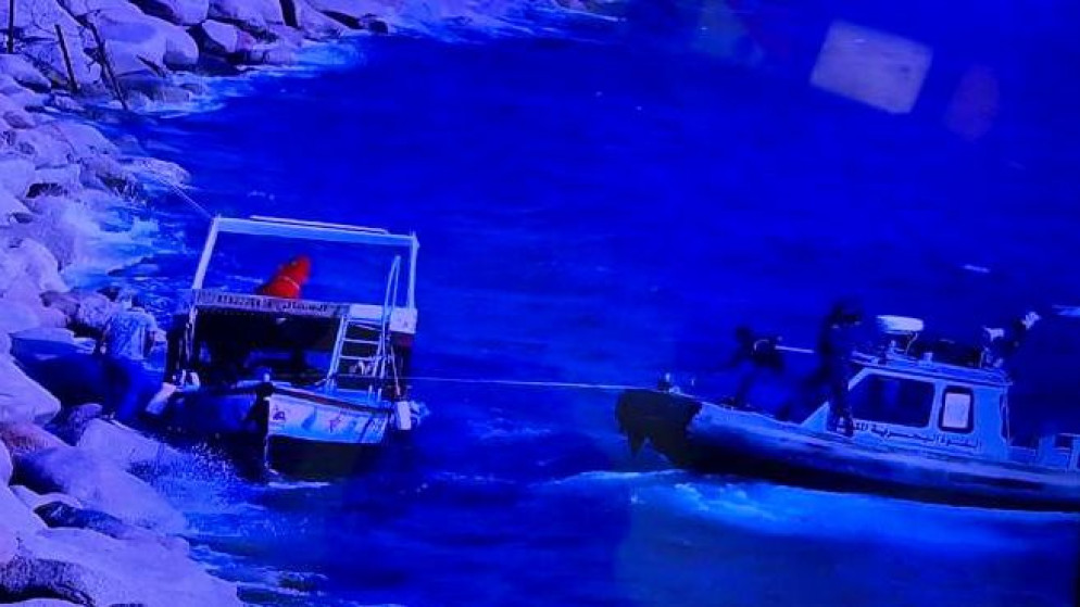 انقاذ مركب سياحي بالعقبة بفضل القوة البحرية والزوارق الملكية