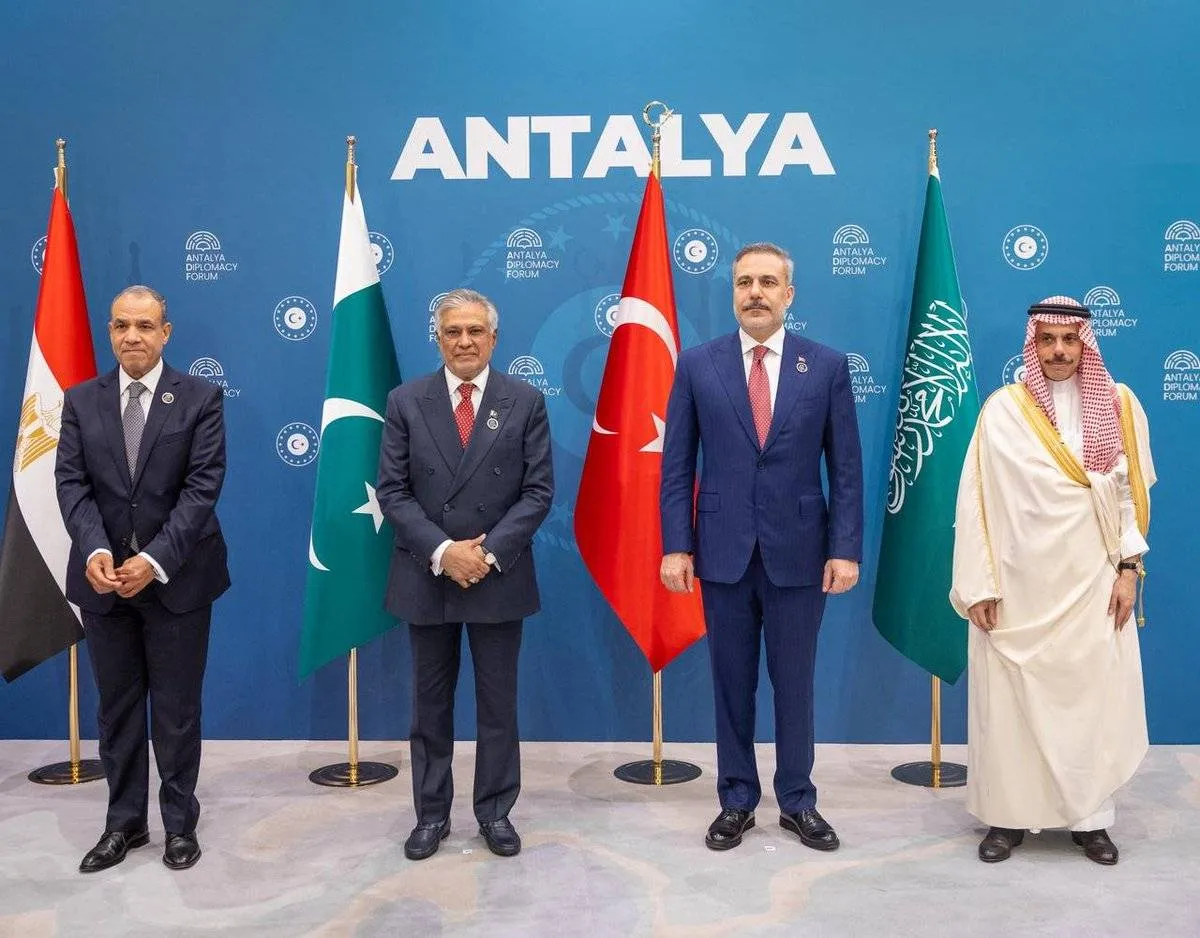 الخارجية السعودية تبحث وقف النار بين ايران وامريكا في انطاليا