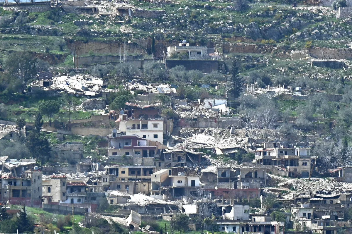 الجيش اللبناني يعيد فتح طرق وجسور جنوبية تضررت بالغارات الاسرائيلية