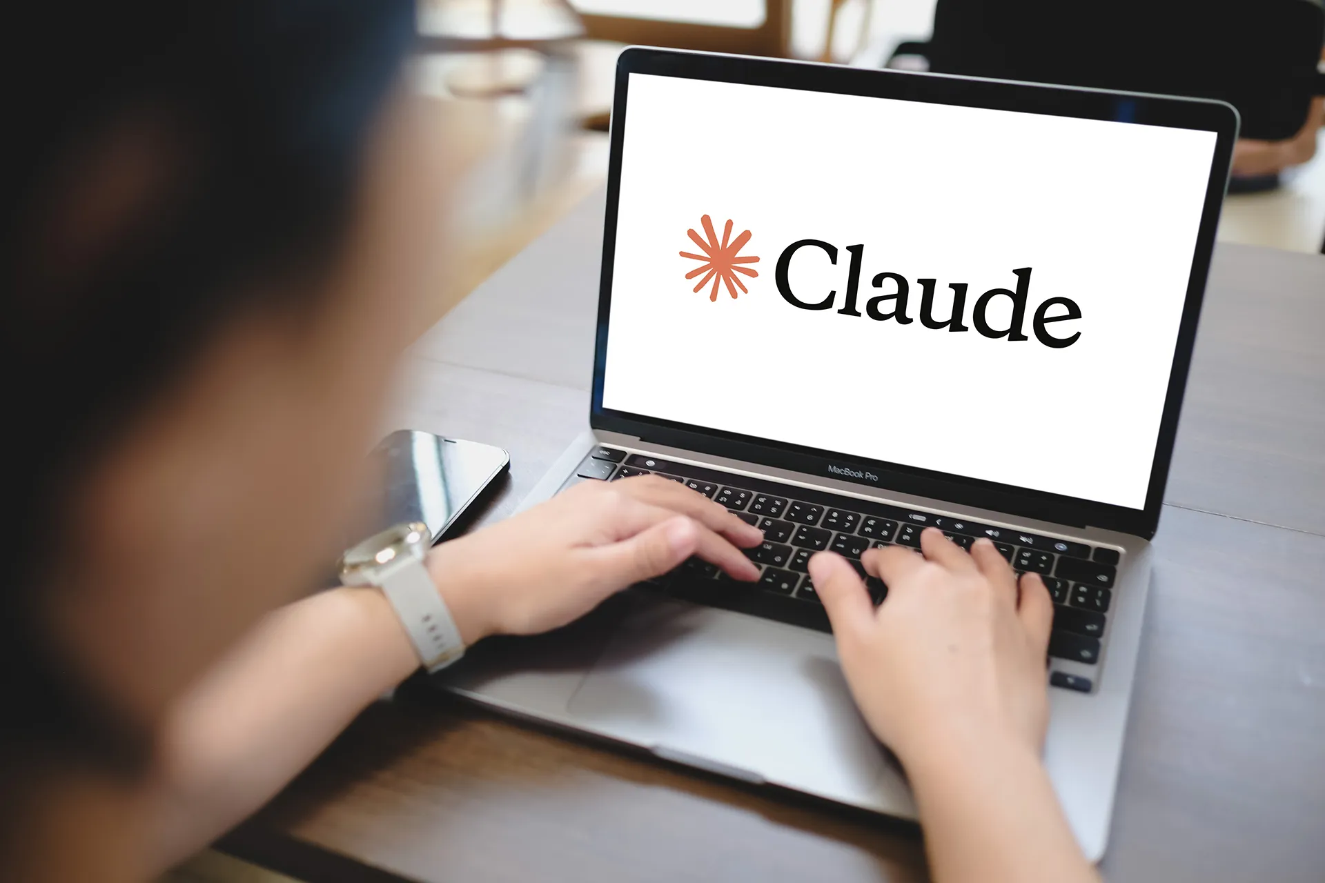 انثروبيك تطلق كلود ديزاين لمنافسة ادوبي وفيغما في التصميم الذكي