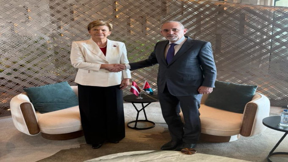 الصفدي يبحث مع وزيرة خارجية لاتفيا تعزيز التعاون الثنائي