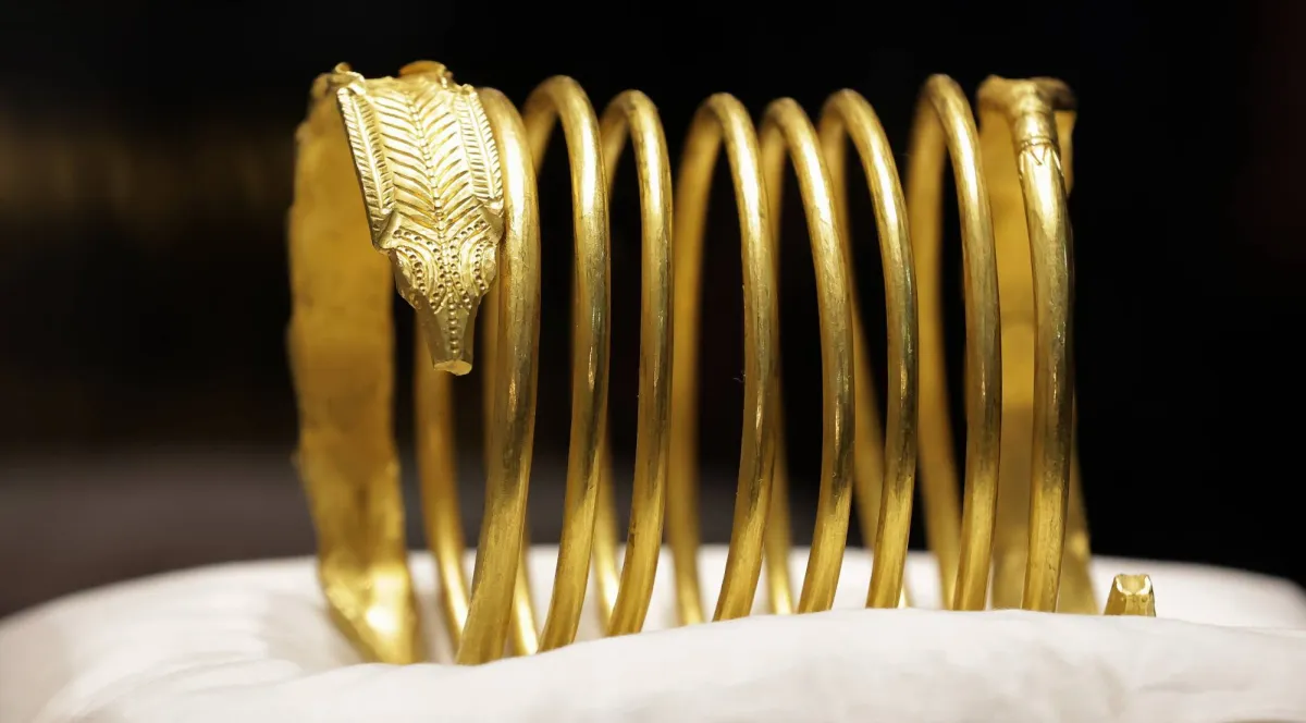 الذهب يقفز بعد تمديد الهدنة الامريكية الايرانية وتراجع النفط