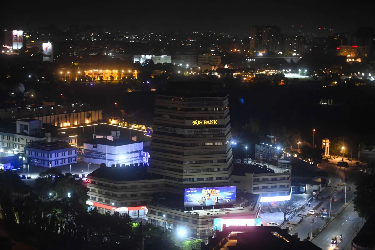 باكستان تتحرك لتعويض نقص الغاز القطري وتتجه نحو السوق الفورية