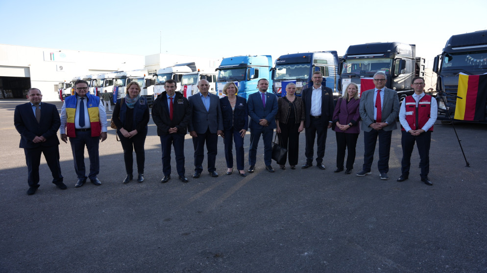 وفد دبلوماسي دولي يتفقد استعدادات الهيئة الخيرية الاردنية لقافلة مساعدات لبنان