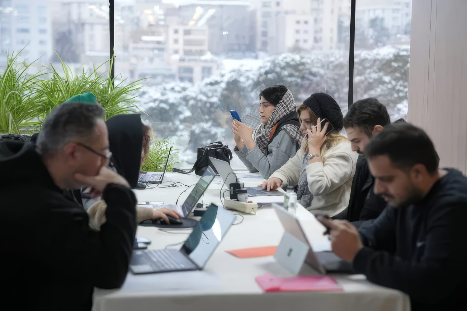 ايران تقيد الإنترنت: من يحصل على الخط الابيض؟