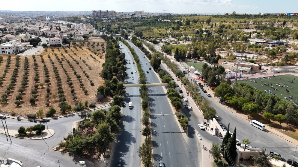 تحويلات مرورية في عمان لتركيب جسر مشاة بشارع الملك عبدالله الثاني