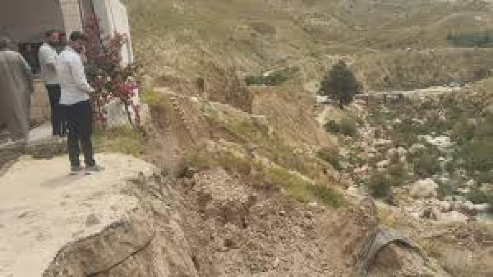 اغلاق مسجد الهيدان في مادبا بسبب انهيارات ترابية