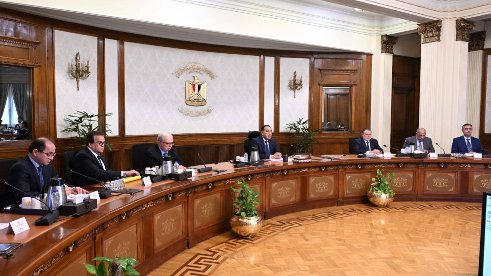 مصر تلغي قرار الاغلاق المبكر للمحال والمطاعم