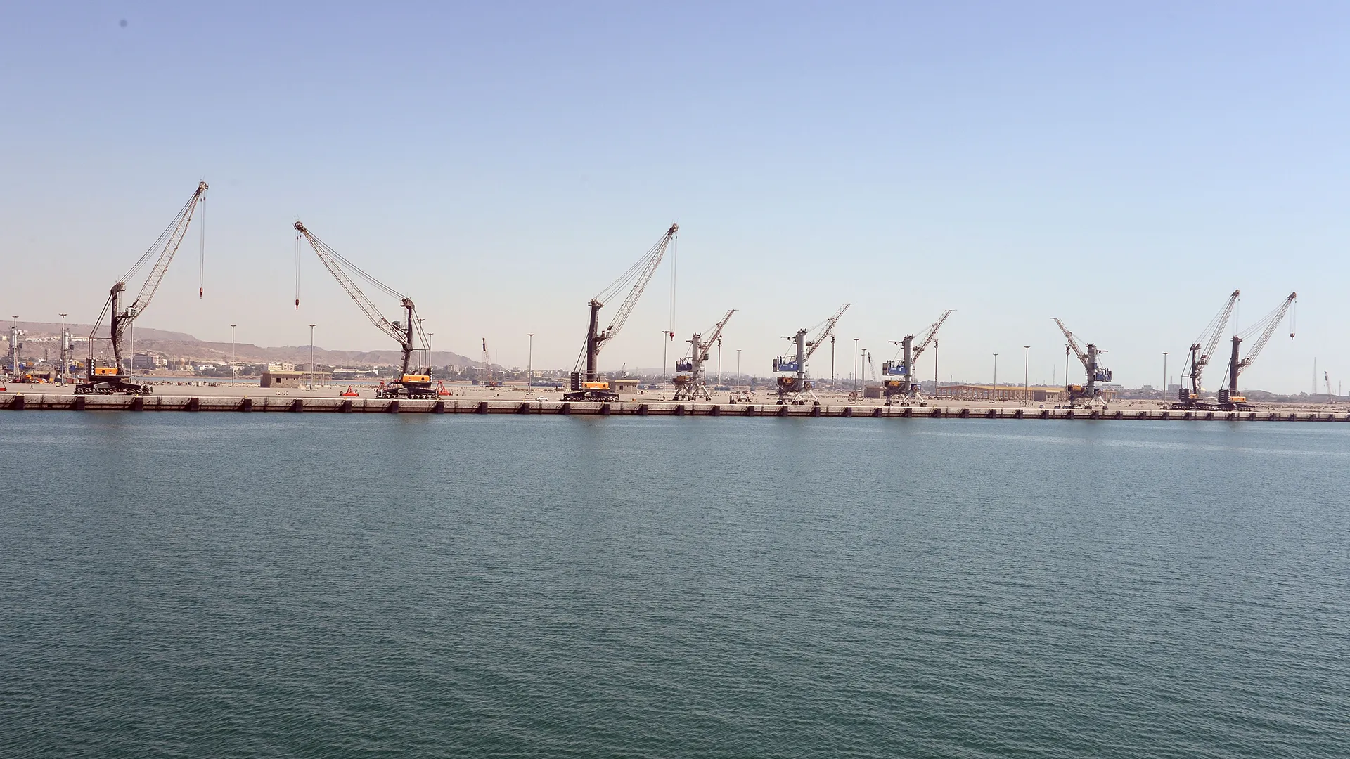 ايران تعيد توجيه مسارات السلع الاساسية لضمان الامن الغذائي