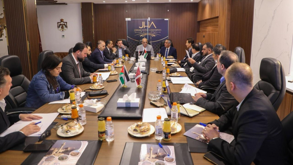 وزير السياحة يشدد على دراسة شاملة لتقييم أضرار القطاع السياحي