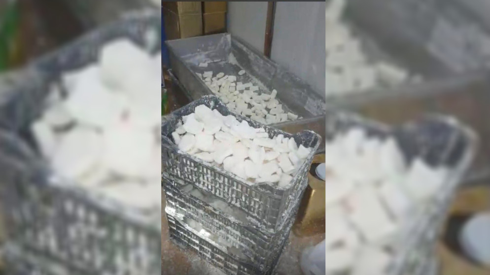 الغذاء والدواء تتلف 20 طنا من الاجبان وتغلق مشغلا مخالفا بالموقر