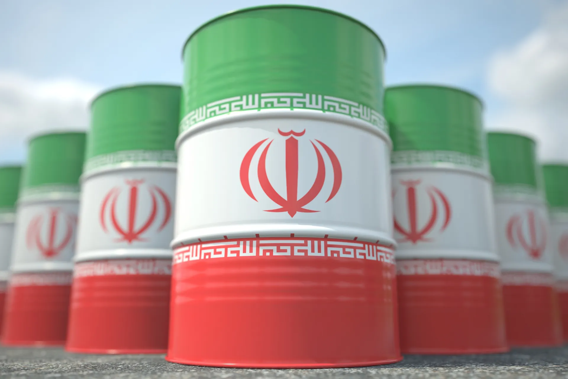 ايران تبدا خفض انتاج النفط لتفادي امتلاء الخزانات
