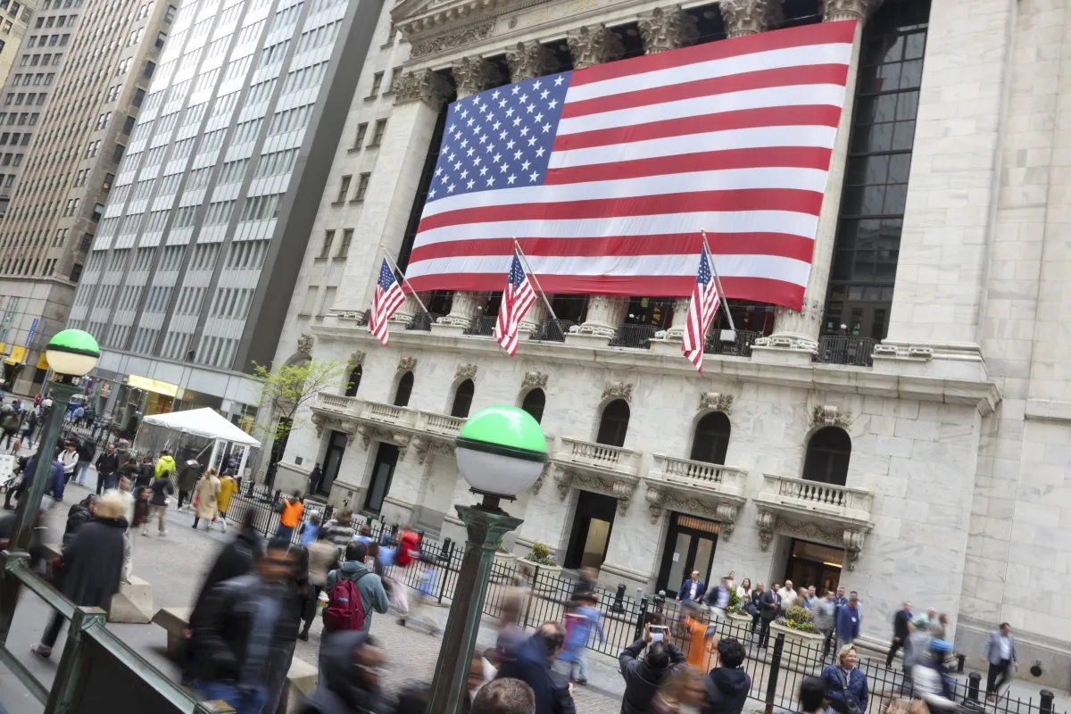 وول ستريت تواصل الصعود مدعومة بارباح الشركات ونتائج ابل القياسية