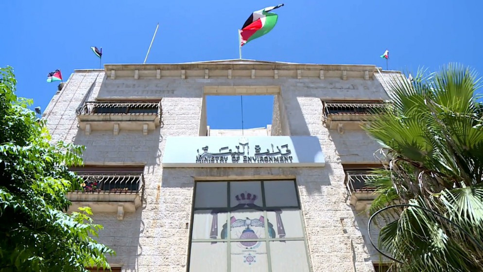 وزير البيئة يشدد على تنفيذ استراتيجية النظافة الوطنية للحد من النفايات