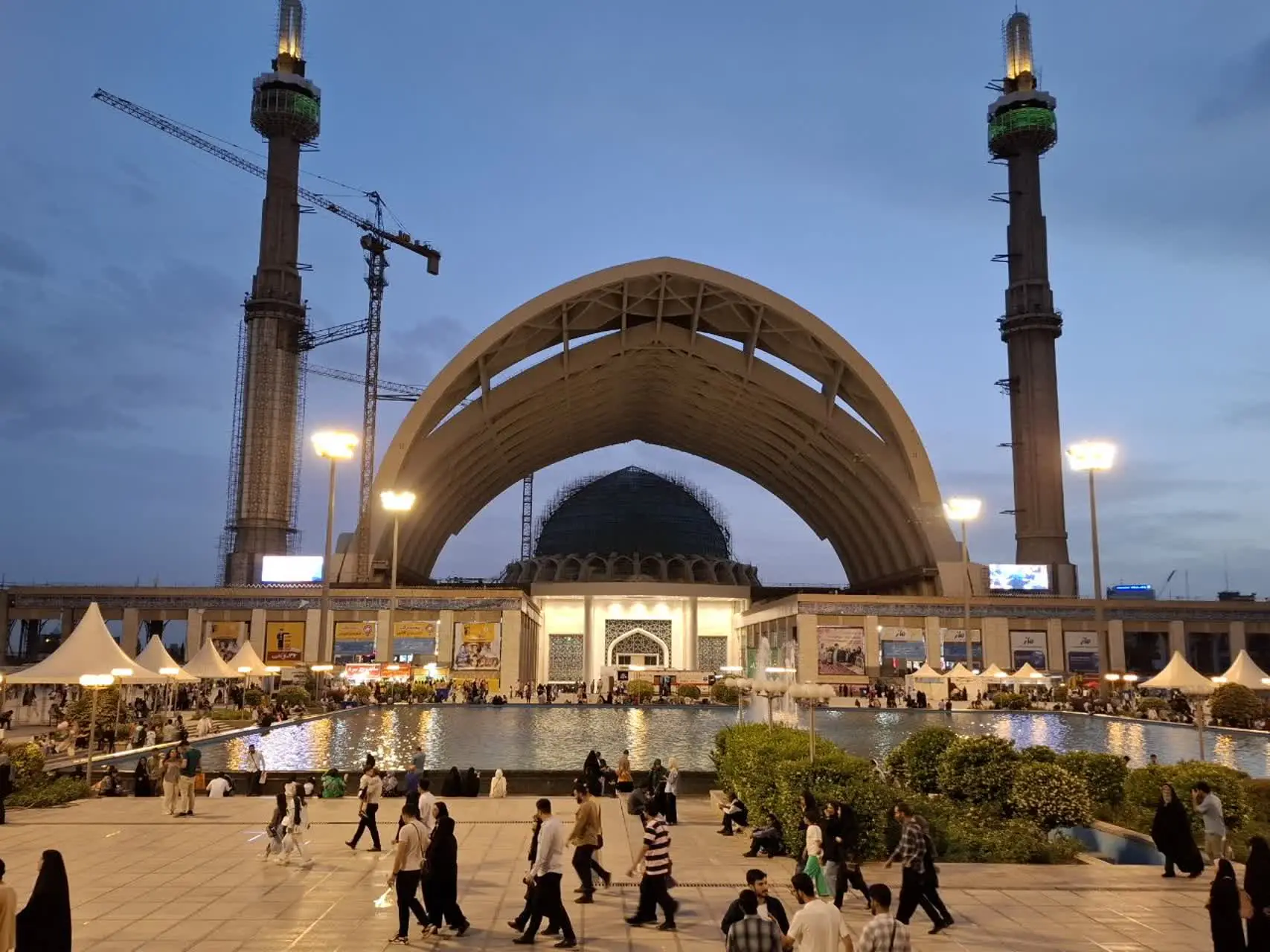 الحرب تعصف بوظائف الايرانيين ومشاريع متعثرة في طهران
