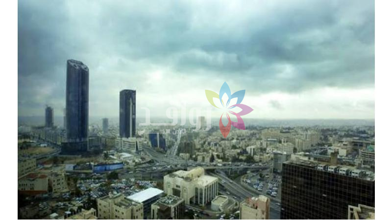 انخفاض ملموس على الحرارة اليوم وأجواء باردة نسبياً مع أمطار متفرقة