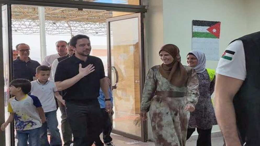 ولي العهد يتفقد العملية التعليمية في مدارس العقبة