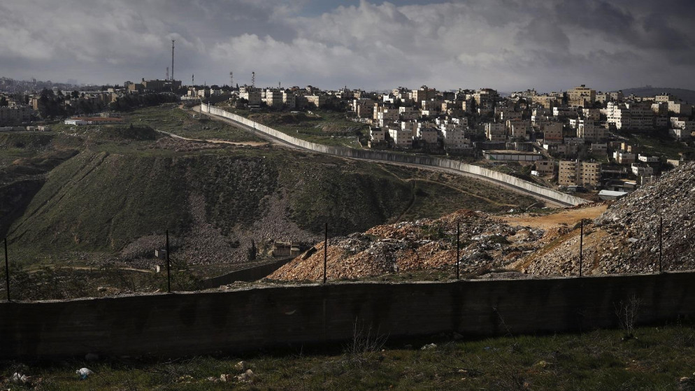 الاحتلال يهدم منشآت تجارية في بلدة الرام شمال القدس