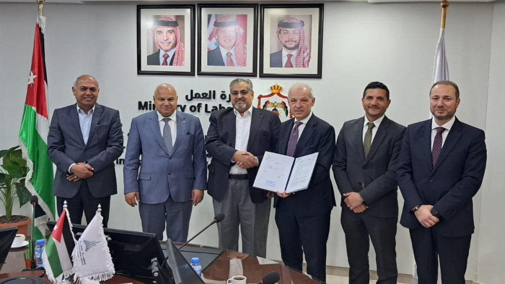 توقيع اتفاقية عمل جماعية لتعزيز حقوق 470 موظفا في مجموعة المطار الدولي