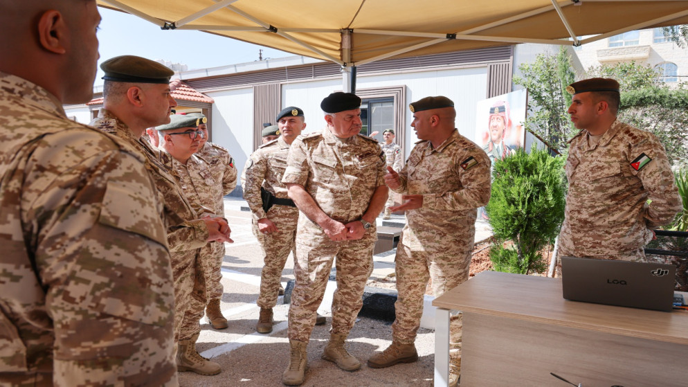 الحنيطي يشدد على تطوير الاتصالات العسكرية ورفع الجاهزية