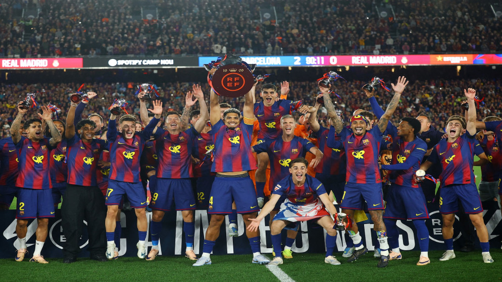 برشلونة يقتنص لقب الدوري الاسباني بفوز ساحق على ريال مدريد